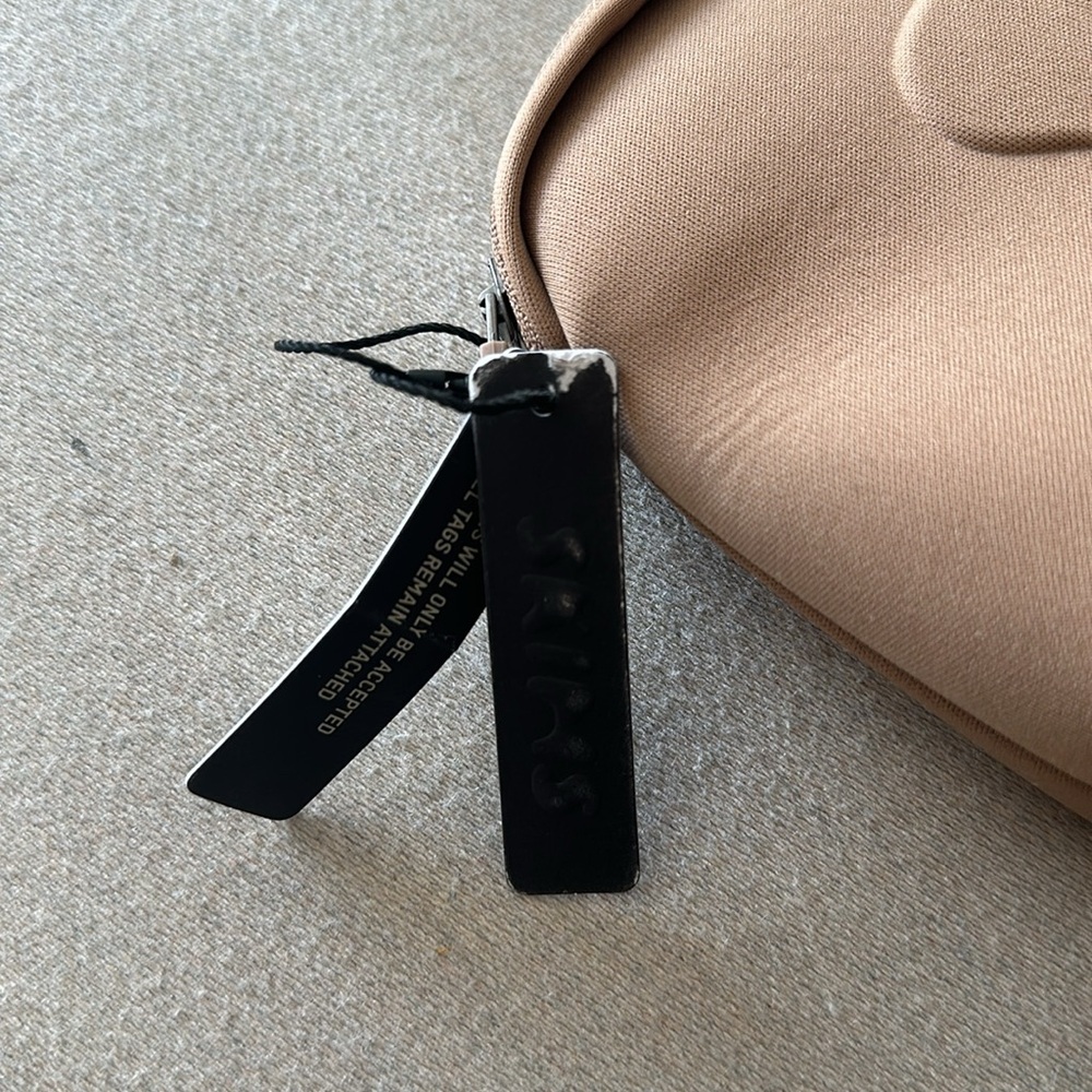 Skims Pouch - Picture 3 of 4